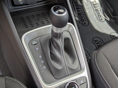 New 2026 Hyundai Venue SEL FWD image 29