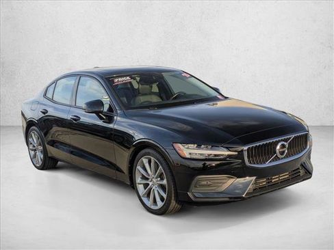 Used 2020 Volvo S60 T6 Momentum w/ Protection Package Premier image 3