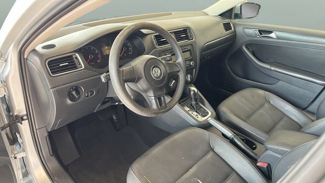 Used 2011 Volkswagen Jetta SE FWD image 10