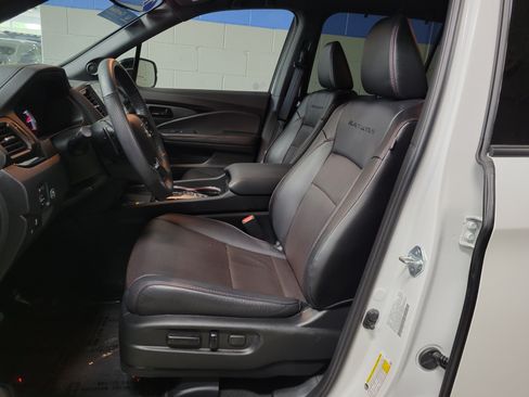 Used 2025 Honda Passport Black Edition image 16