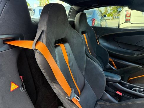 Used 2020 McLaren 570S Spider image 12
