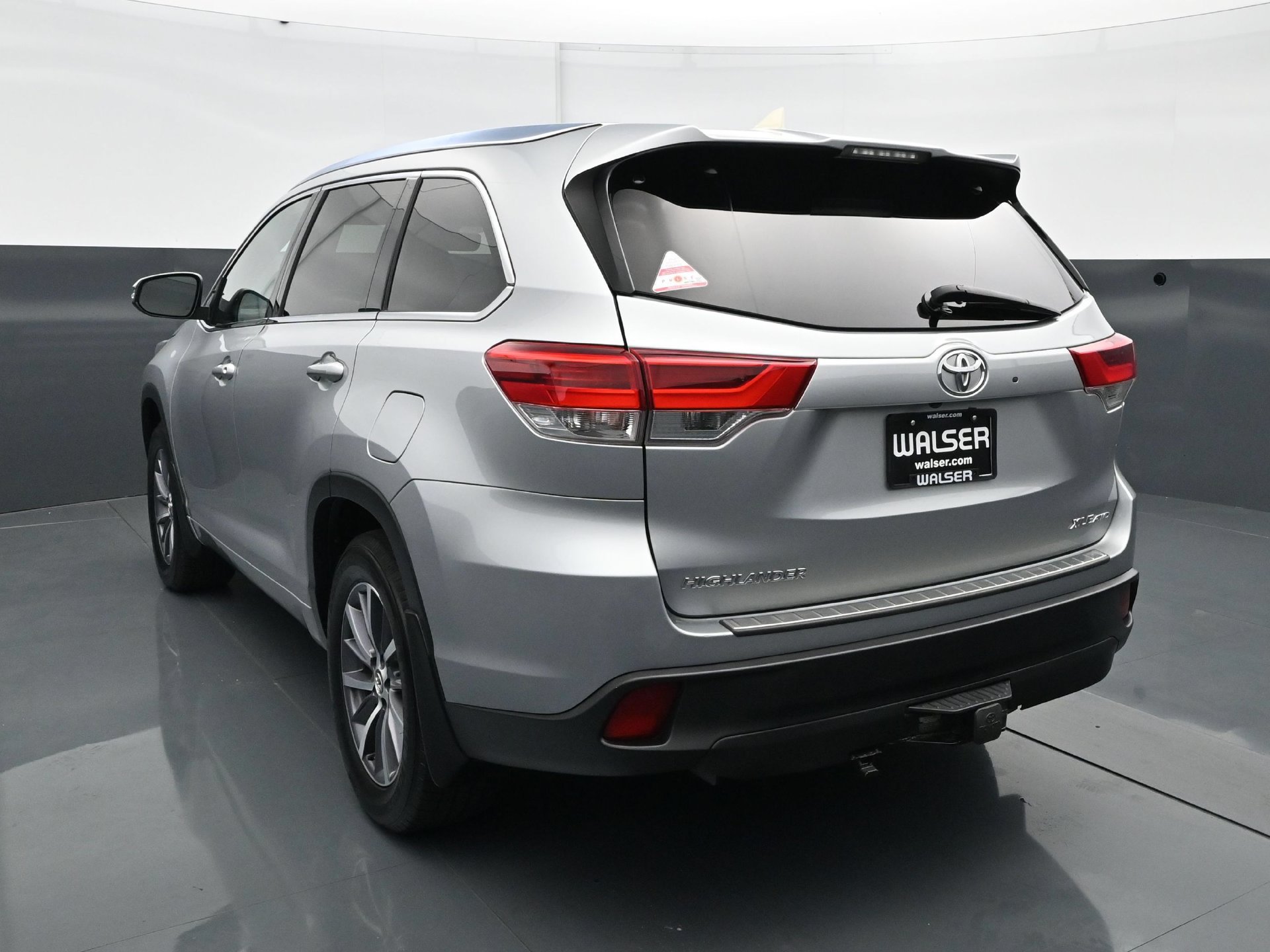 Used 2018 Toyota Highlander XLE AWD/4WD image 5