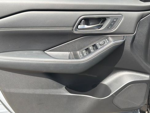 New 2026 Nissan Rogue Platinum w/ Platinum Premium Package AWD/4WD image 10