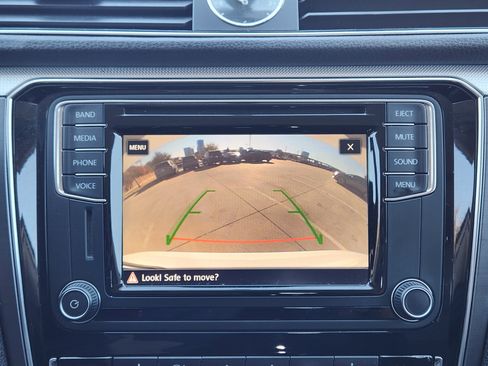 Used 2017 Volkswagen Passat 1.8T R-Line image 18