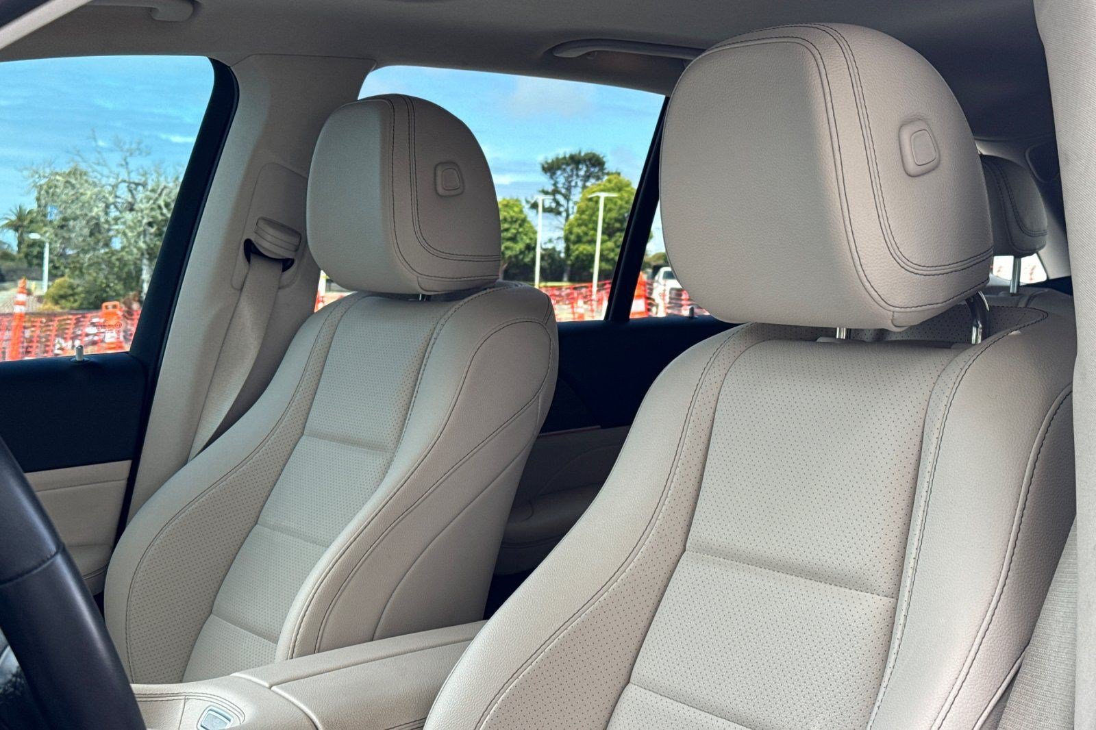 Used 2022 Mercedes-Benz GLE 350 4MATIC w/ Premium Package image 43