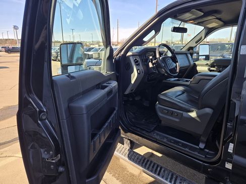 Used 2015 Ford F350 Lariat w/ Chrome Package image 11