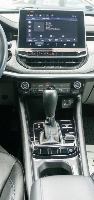 Used 2022 Jeep Compass Latitude w/ Convenience Group AWD/4WD image 16