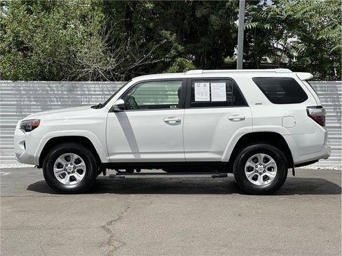 Used 2018 Toyota 4Runner SR5 AWD/4WD image 13