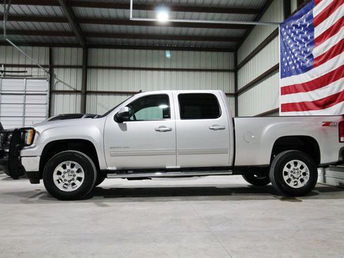 Used 2014 GMC Sierra 2500 SLT w/ SLT Convenience Package AWD/4WD image 5