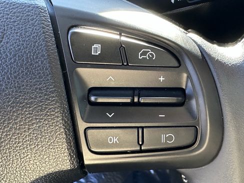 Used 2023 Hyundai Venue SEL image 26