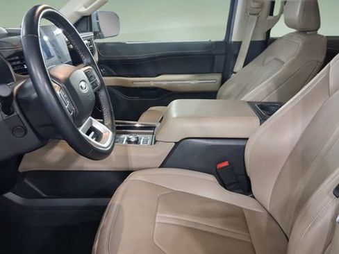 Used 2024 Ford Expedition Limited image 9