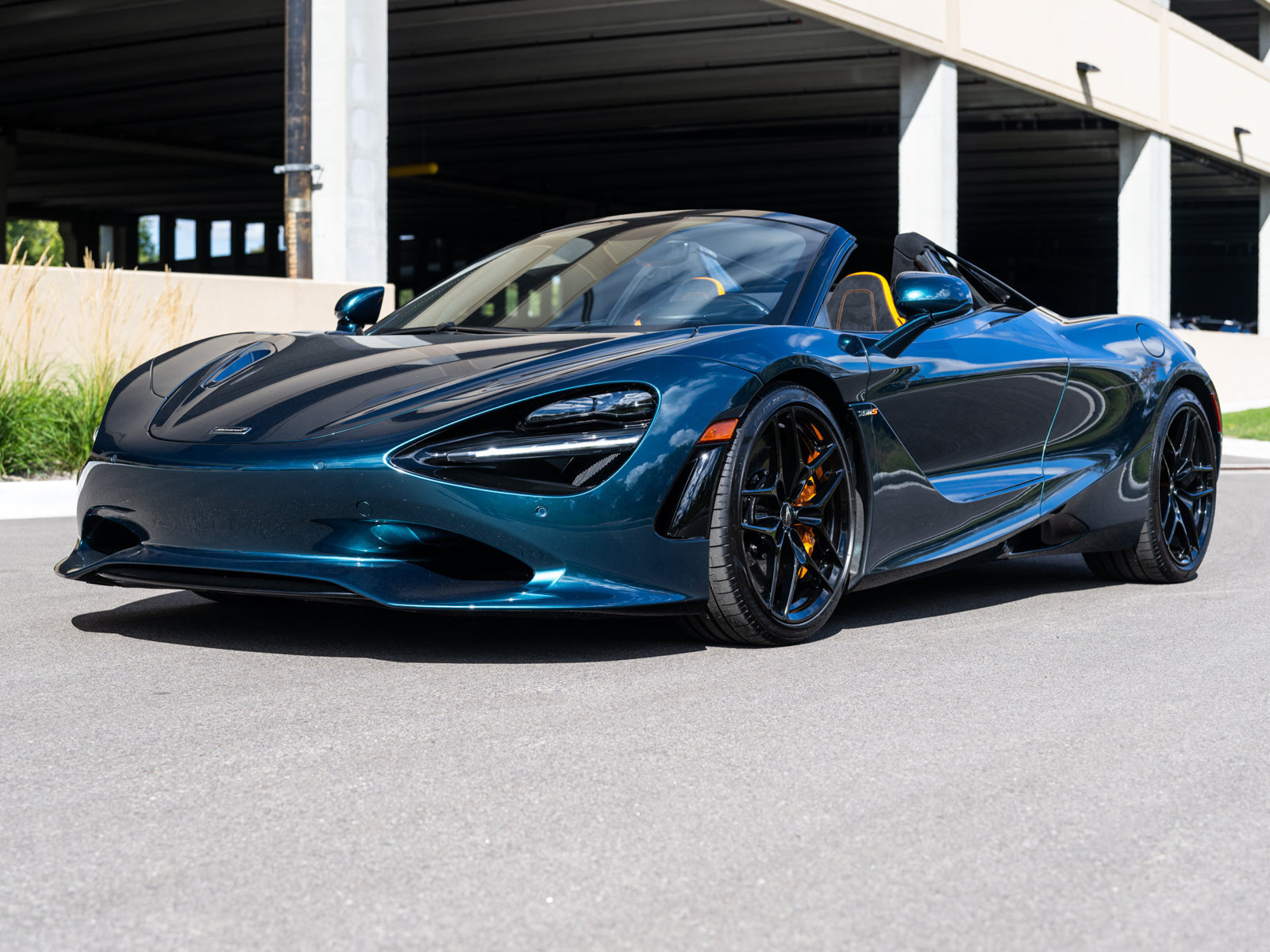Used 2024 McLaren 750S Spider RWD image 1