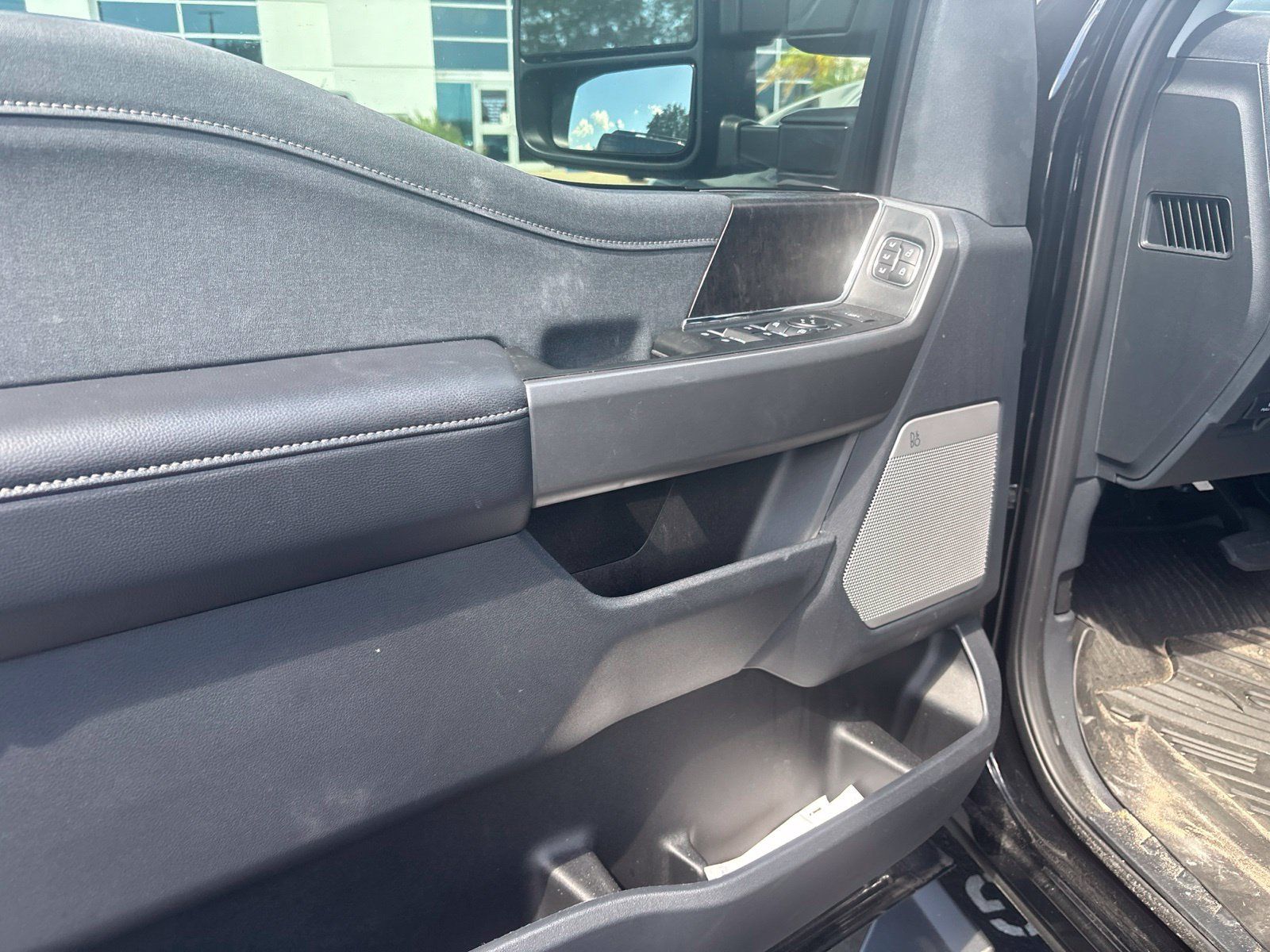 Used 2025 Ford F250 Lariat w/ Lariat Ultimate Package AWD/4WD image 11