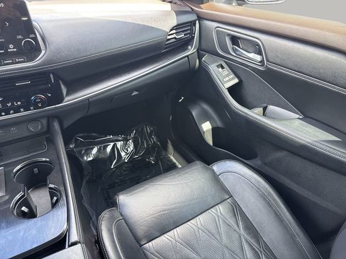 Used 2021 Nissan Rogue Platinum image 16