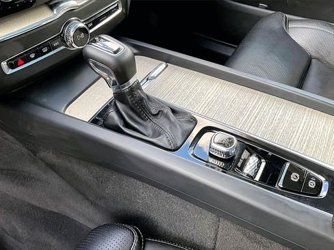 Used 2021 Volvo XC60 T5 Inscription w/ Advanced Package image 18