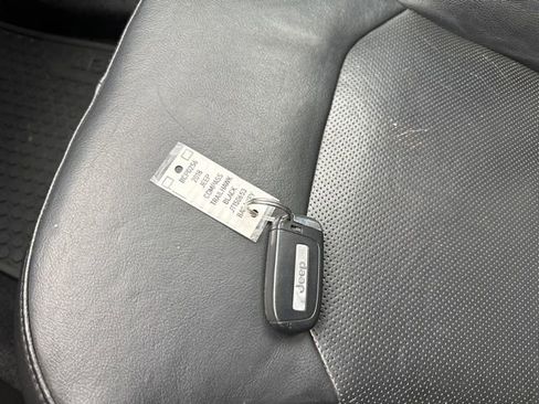Used 2018 Jeep Compass Trailhawk w/ Leather Interior Group AWD/4WD image 32