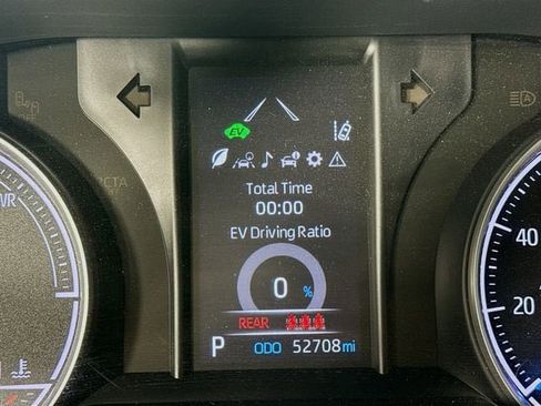 Used 2022 Toyota Venza LE AWD/4WD image 12