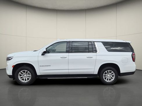 Used 2024 Chevrolet Suburban LT AWD/4WD image 4