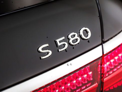 New 2026 Mercedes-Benz Maybach S 580 4MATIC image 9