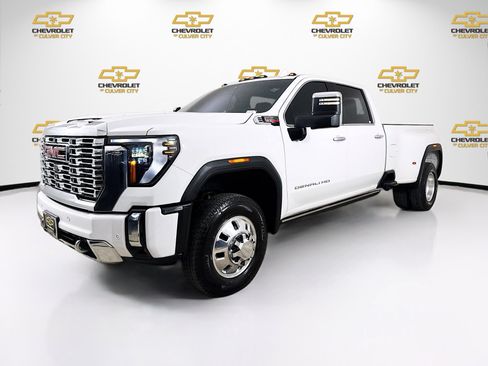 Used 2025 GMC Sierra 3500 Denali w/ Denali Reserve Package image 3