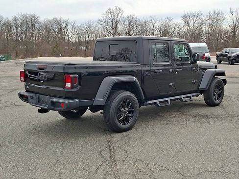 Used 2022 Jeep Gladiator Sport image 9