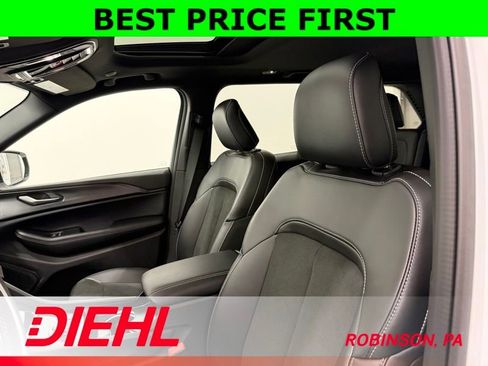 New 2025 Jeep Grand Cherokee Altitude image 18