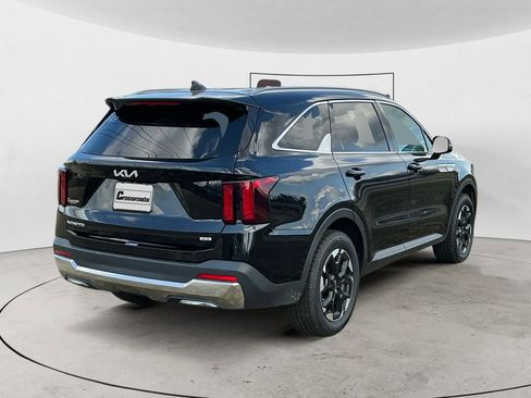 Used 2024 Kia Sorento S image 5