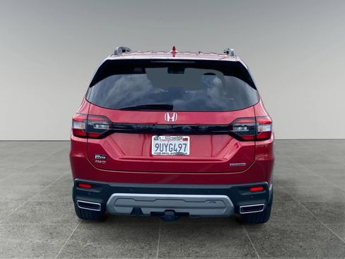 Used 2025 Honda Pilot Touring image 4