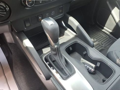 Used 2022 Nissan Frontier SV w/ Technology Package AWD/4WD image 24