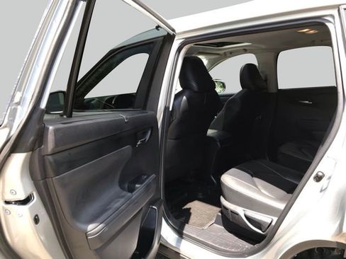 Certified 2024 Toyota Highlander XLE AWD/4WD image 10