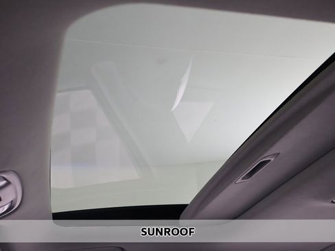 Used 2018 Kia Niro Touring image 4