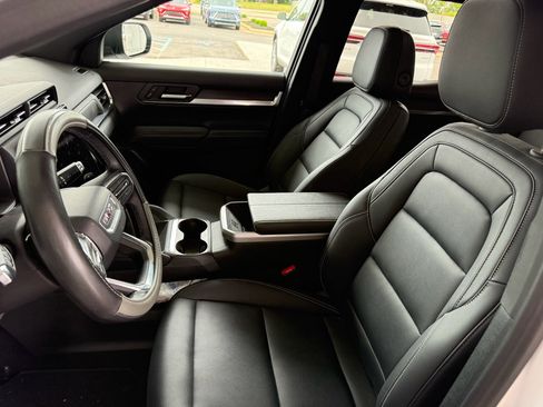 Used 2025 GMC Terrain Elevation w/ Elevation Premium Package AWD/4WD image 6