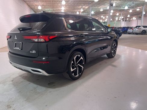 New 2025 Mitsubishi Outlander SEL image 3