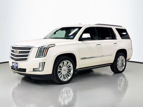 Used 2015 Cadillac Escalade Platinum image 3