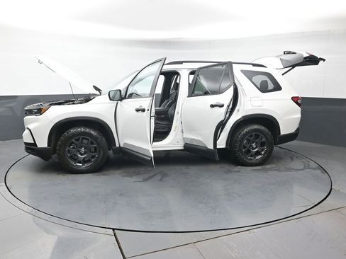 Certified 2023 Honda Pilot TrailSport image 47
