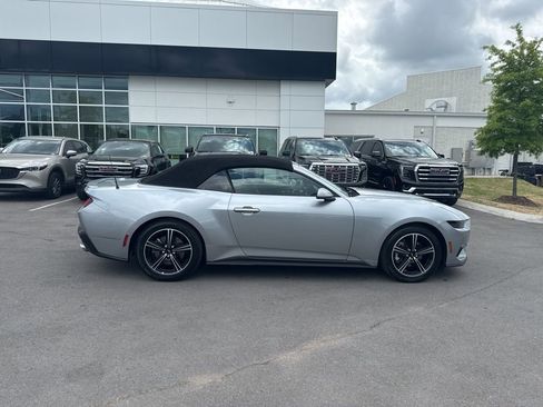 Used 2025 Ford Mustang Premium RWD image 8