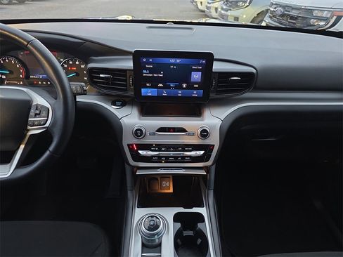 Used 2024 Ford Explorer XLT image 16