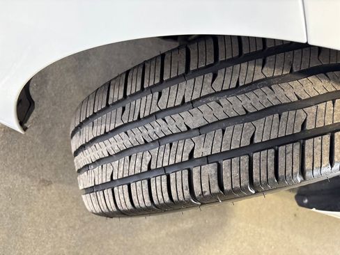 Used 2023 Volkswagen Jetta SE w/ Panoramic Sunroof Package image 28