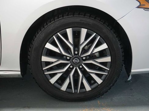 Used 2023 Nissan Altima 2.5 SV image 12