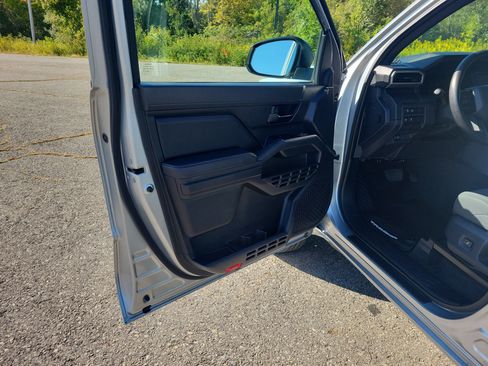 Used 2025 Toyota Tacoma SR RWD image 15
