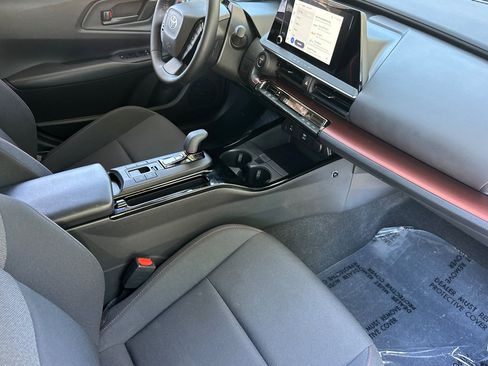 Used 2025 Toyota Prius Plug-In Hybrid FWD image 35