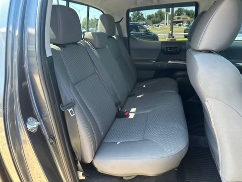 Used 2022 Toyota Tacoma SR5 w/ Technology Package RWD image 19
