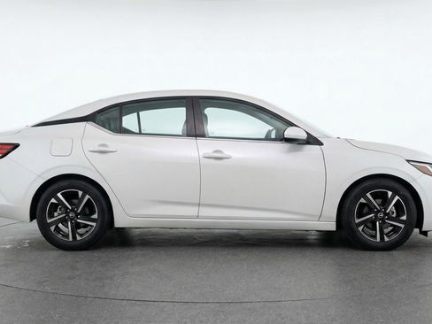 Used 2025 Nissan Sentra SV FWD image 11