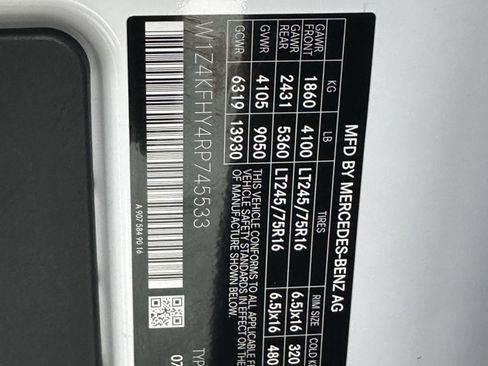 Used 2024 Mercedes-Benz Sprinter 2500 image 33