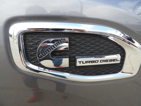 Used 2018 Nissan Titan SL w/ Chrome Package image 35