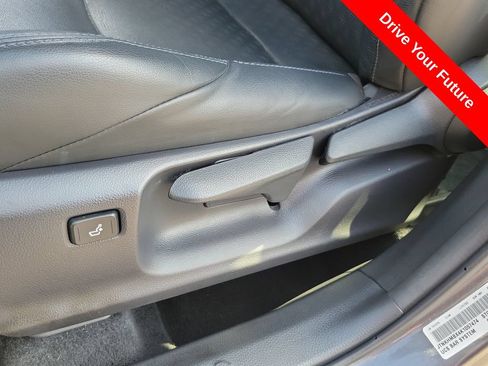 Used 2019 Toyota C-HR Limited FWD image 15