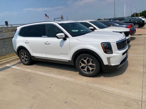 Used 2020 Kia Telluride EX w/ Towing Package FWD image 15