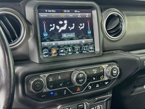 Used 2021 Jeep Wrangler Unlimited Rubicon 4xe w/ Cold Weather Group AWD/4WD image 16