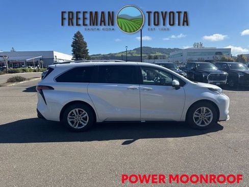 Certified 2024 Toyota Sienna Limited image 4