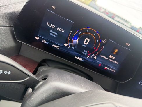 Used 2025 Chevrolet Traverse Z71 image 14